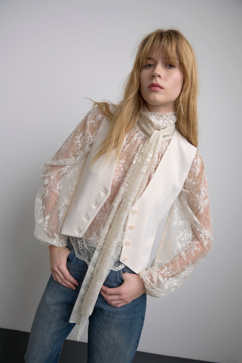 Blusa collo alto con sciarpa