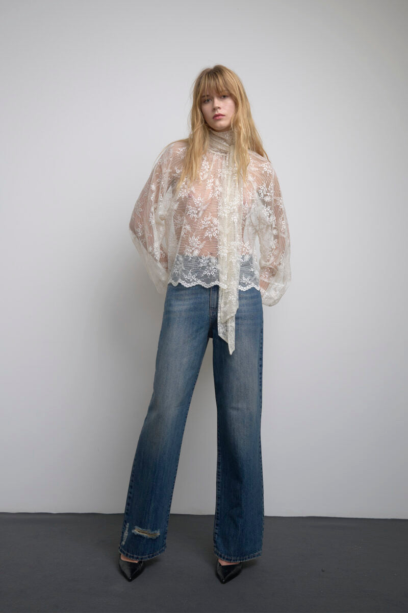 Blusa collo alto con sciarpa